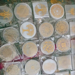 Plaques en sélénite polie aux motifs variés |   Disques de charge en cristal d'ange écologiques |   Fleur de sélénite naturelle Feng Shui - Product Image 1