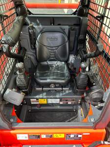 NUEVO Kubota 2022 SSV65, Minicargadora de Ruedas con Cabina Cerrada, Cargador Frontal, Alto Rendimiento, Motor Diésel Potente, 4x4 - Product Image 6