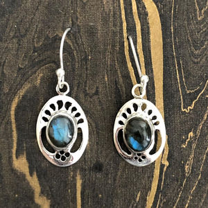Boucles d'oreilles pendantes en labradorite (3,9 grammes) avec technologie d'incrustation à sertissage clos - Product Image 1