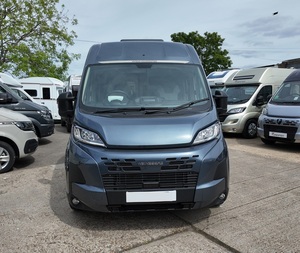 Vendeur vérifié pour camping-car d'occasion 2025 Weinsberg CaraTours Fiat Ducato 140 CV, lit double longitudinal arrière, 2025 À VENDRE - Product Image 1