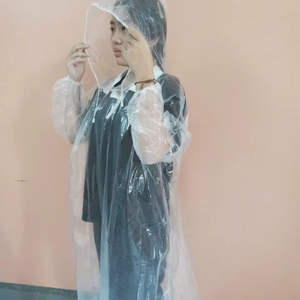 Imperméable jetable léger en matériau PE imperméable du Vietnam vêtements de pluie portables pour l'extérieur prix d'usine - Product Image 1