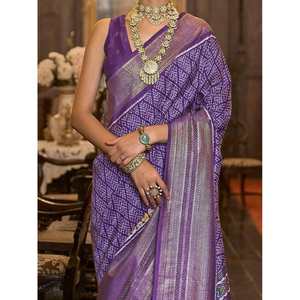 Delicioso Sari de Seda Patola Morado con Blusa Estampada para Eventos y Bodas - Product Image 1