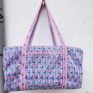 Bleu léger Durable compagnon de voyage Gym sac de sport bloc à main imprimé et matelassé Style Sport élégant pour un usage quotidien le week-end - Product Image 3