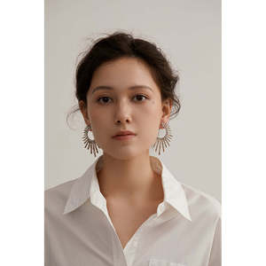 Bagues de mode blanches élégantes et audacieuses, boucles d'oreilles tendance - Product Image 3