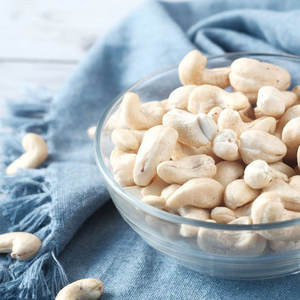 Noix de cajou W210 de qualité supérieure Noix de cajou blanches entières sans coque Vente en gros OEM/ODM Marque personnalisée Joint sous vide - Product Image 4