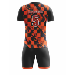 Ensemble d'uniformes de football personnalisés de haute qualité, à séchage rapide et respirants, avec technologie de découpe automatisée, service OEM, 100 % polyester - Product Image 4
