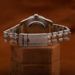 Montre analogique de charme pour homme, en acier inoxydable, bracelet en cuir, résistante à l'eau, avec diamant moissanite personnalisé, pour la revente - Product Image 2