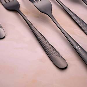 Ensemble de 6 petites fourchettes en acier inoxydable noir velours, écologiques, comprenant des fourchettes à dîner, à fruits et à salade, fabriquées en bois et en métal - Product Image 3