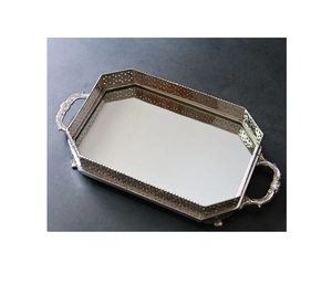 Plateau de service en métal au design traditionnel personnalisé forme faite à la main mariage indien maison et restaurant plateau de service en acier inoxydable - Product Image 1