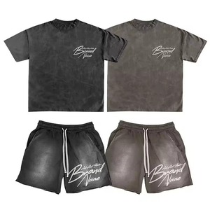 Comprar al por mayor logotipo personalizado de verano de 2 piezas camisa y pantalones cortos conjunto chándal lavado ácido de dos piezas gráfico de talla grande conjunto para hombres - Product Image 1