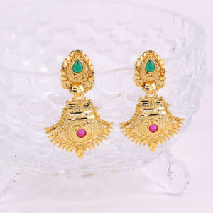 Boucles d'oreilles pendantes pour femme en plaqué or pour occasion spéciale en cuivre et laiton Chapado en Oro Oro Laminado pour les mariages - Product Image 2