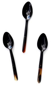 Cuillère à corne blanche polie de qualité sculptée pour la maison et la cuisine de restaurant Bol de style animal artisanal de meilleure qualité en vente - Product Image 2