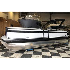 Bateau ponton Viaggio V22U 2026, coque en fibre de verre, moteur Mercury 150 XL quatre temps - Product Image 3