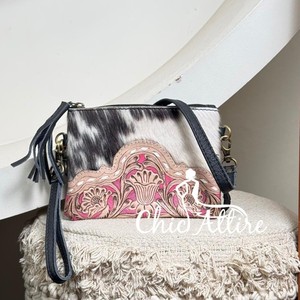 Nueva moda Vintage Rosa diseño Floral mano tooled cuero de vaca muñequera bandolera bolso borla monedero y bolsa para mujer - Product Image 1