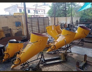 ถังพลาสติกแบบเอียง SEW ทนทาน ขนาด 1.2 ตัน ใช้ได้กับรถขุด รับประกัน 1 ปี สำหรับเก็บเกี่ยวและจัดเก็บผลไม้ เช่น กล้วย - Product Image 1