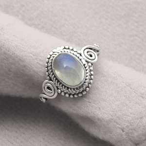 Anillo de Diseñador en Oferta a Precio de Mayoreo, Hecho de Plata de Ley 925, Anillo de Alta Calidad con Piedra Lunar Arcoíris, Anillos Boho - Product Image 1