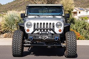 Jeep Wrangler Unlimited Sahara 4x4 JK-8 Conversion USADO del 2012 - Product Image 1