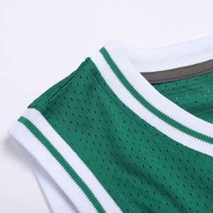 Maillot de basket-ball pour jeunes, réversible, de haute qualité, personnalisable pour toutes les équipes, durable, motif audacieux aux emmanchures, prêt pour l'extérieur, vêtements de sport - Product Image 4