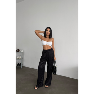 Pantalon en satin jacquard pour femme en noir - Pantalon élégant - Product Image 5