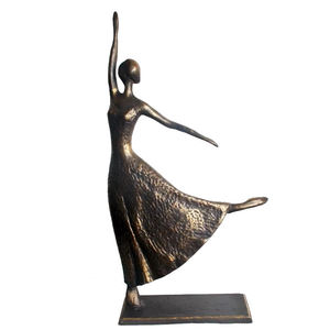Sculpture en métal de danseuse moderne, faite à la main, écologique, pour la décoration de la maison, salon, bureau, par Kraftworld India - Product Image 1