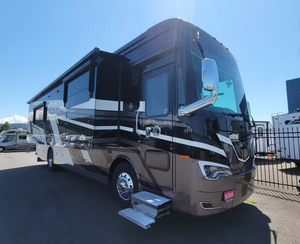 Camping-car Tiffins Allegro Bus d'occasion (3-4 mois d'utilisation), 2020-2023, intérieur spacieux, design moderne, 4-6 passagers, Euro 4/Euro 5 - Product Image 2