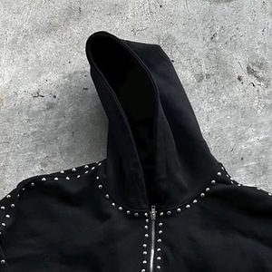 Sweat-shirt à capuche zippé noir pour homme, coupe oversize, style punk, détails cloutés, en coton French Terry, idéal pour l'automne - Product Image 3