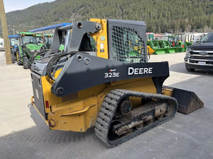 Cargadora de orugas John Deere 323E asequible, con tracción en las 4 ruedas y alto momento de carga - Product Image 3