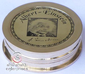 Brújula de latón antiguo Albert Einstein Brújula de bolsillo Náutica de Estilo Vintage para senderismo y regalos - Product Image 2