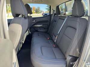 GMC Canyon Elevation 2023 Gris Metálico, Cabina Doble, 4x4, Usado, Volante a la Izquierda, Arranque Remoto, Asientos de Tela, Paquete Premium, Llantas de Aleación - Product Image 3