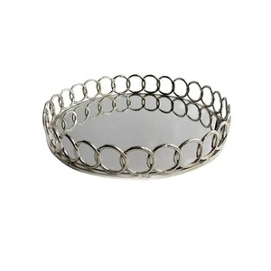 Bandeja de servicio de metal plateado de último diseño de forma redondeada para uso en cocina y mesa que sirve comida deliciosa y desierto - Product Image 3