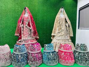 Farshi Sharara Double Dupatta Ropa de boda y desgaste del festival Trabajo de bordado pesado Sharara Traje para mujer - Product Image 5