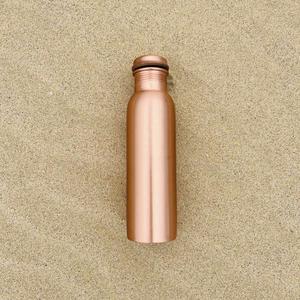 Prix de gros Bouteille d'eau en cuivre imprimé Récipient en cuivre ayurvédique pur avec couvercle pour des bienfaits immédiats pour la santé - Product Image 4