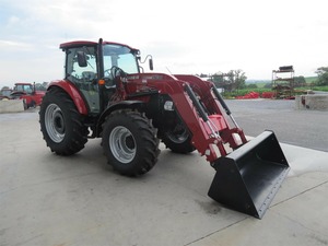 Tracteur à roues Case IH Farmall 110C de qualité supérieure avec pompe moteur et boîte de vitesses, composants essentiels inclus, disponible à la vente - Product Image 3