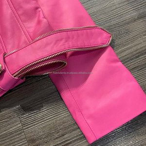 แจ็คเก็ตหนังแท้สีชมพูสำหรับผู้หญิง,พร้อมกระดุมหัวเข็มขัดสีทองปักหมุด - Product Image 5