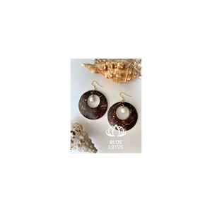 Accesorios únicos de cáscara de coco, que combinan la artesanía tradicional con un diseño moderno, ofreciendo un estilo de vida ecológico. - Product Image 1