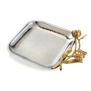 Bandeja cuadrada para servir con mango dorado con diseño de mariposa utilizada para servir alimentos y bebidas a los invitados Material de alta calidad con patrón sólido - Product Image 1