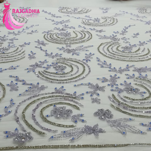 Tissu en soie indien fait main avec broderie de fleurs en maille de dentelle perlée pour la décoration intérieure et l'artisanat perlé à la main - Product Image 3