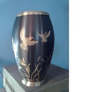 La mejor calidad, precios muy bajos, accesorios funerarios, urnas de latón para adultos, venta al por mayor, urnas de cremación funeraria de latón hechas en la India 2024 - Product Image 5