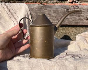 กระบอกน้ำโลหะแบบใช้ซ้ำได้ ทนทาน ความจุ 8 ลิตร สำหรับใช้ในบ้าน นอกบ้าน และสวน ดีไซน์เป็นมิตรกับสิ่งแวดล้อม พร้อมพวยกาเทน้ำใช้งานง่าย - Product Image 6