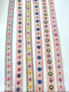 Rubans et lacets brodés à la machine sur mesure, design de travail découpé avec 100% paillettes, travail en 7 couleurs pour robes de mariée - Product Image 3