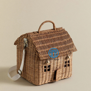 Un toque atemporal característico, complemento perfecto para pícnic al aire libre, adorable cesta de pícnic con diseño natural en forma de casa - Product Image 1