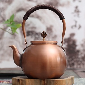 Hervidor de té de cobre puro de gran venta con mango aislado Diseño en relieve de aspecto Premium Acabado pulido Artículos de utilidad - Product Image 5