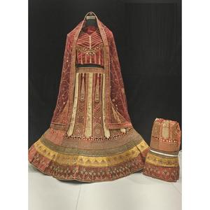 Designer de luxe Velvet Lehenga Choli avec broderie et Double Dupatta Elegant Party Wear de Wholesale - Product Image 3