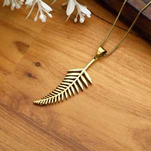 Hermoso colgante bohemio de cadena dorada simple, joyería de latón en forma de hoja para uso diario - Product Image 3