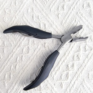 Pinza de 5.7 Pulgadas 2 en 1 con Mango Negro y Ranuras Planas de 3mm y 5mm para Extensiones de Cabello Pre-Adheridas - Product Image 5