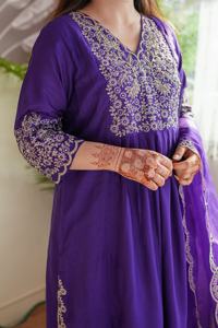 Alta demanda tradicional pakistaní Salwar Kameez con intrincado bordado y Dupatta para ropa de mujer a los mejores precios - Product Image 4