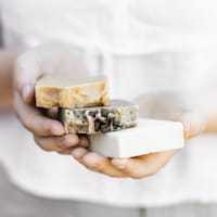 Jabonera de Madera Duradera de Lujo para Baño y Cocina con Drenaje de Agua, Accesorio Ecológico para el Hogar - Product Image 4