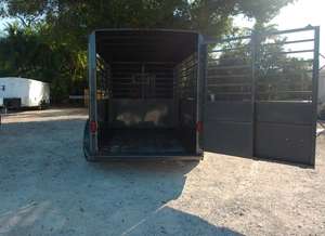 Livraison gratuite Remorque pour bétail de qualité supérieure 6x16 7k GVWR avec composants hydrauliques durables à vendre - Product Image 6