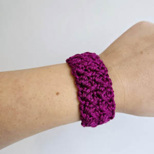 Simple Casual Fashion Knitted <b>Wristband</b> Clean Design Soft Knit Material Ideal For Everyday Wear And Style - Product Image 1