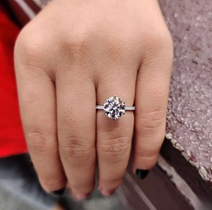 Solo Solitaire 10K Anillos de Compromiso de boda de oro sólido para mujer corte brillante redondo diamante cultivado en laboratorio certificado IGI para fiestas - Product Image 2